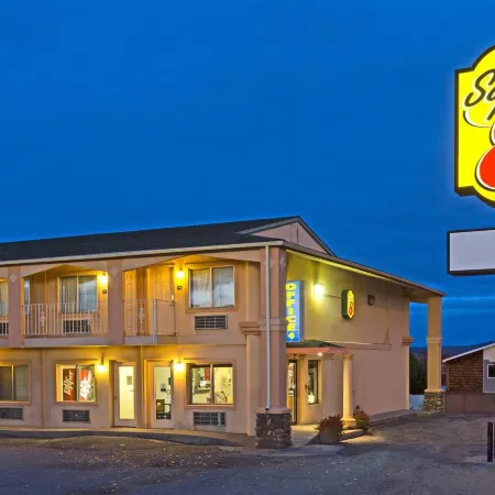 Super 8 by Wyndham Evanston