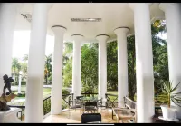 Alexandra by the Sea โรงแรมใน