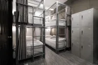 맨 케이브 호스텔