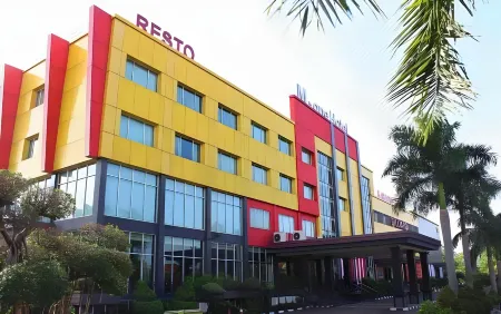 M-One Hotel Bogor Отели в г. Сибинонг