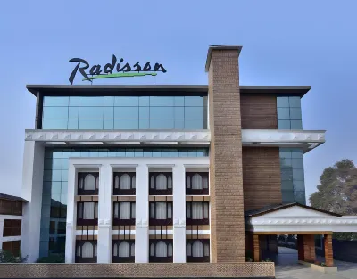 Radisson Srinagar Hotels near Jehlum view the bund
