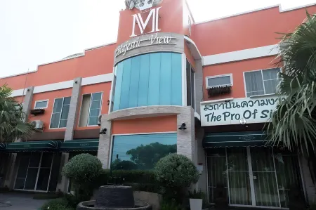 Majestic View Hotel Отели рядом с достопримечательностью «Rangsit Science Center for Education»