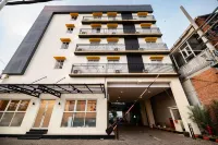 De La Charis Hote By Waringin Hospitality Hotel di Kabupaten Tuban