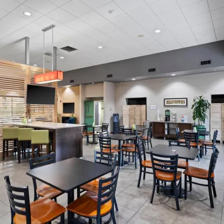 GreenTree Inn & Suites Phoenix Sky Harbor