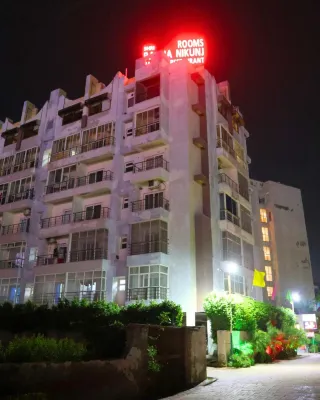 Hotel Shri Radha Nikunj Vrindavan Opposite Prem Mandir Shree Radha Ras Bihari Ashta Sakhi Temple 주변 호텔