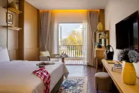 DLF Club 4 فنادق في 