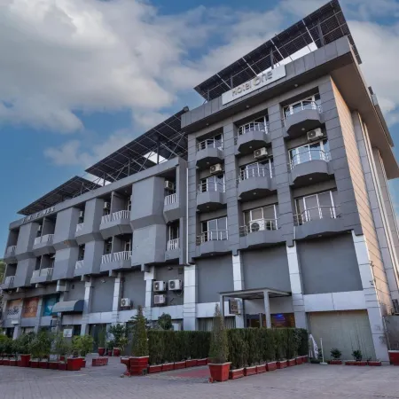 Hotel One I-9 Islamabad Отели рядом с достопримечательностью «Парк Анкара»