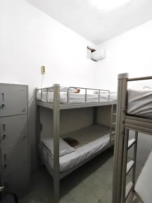 Fun Hostel Malioboro - Hostales