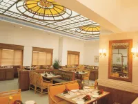 Abad Atrium Hoteles cerca de Manejo de la Marina