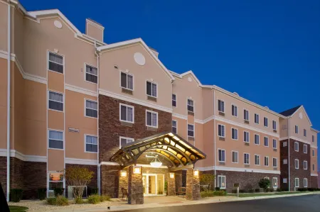 Staybridge Suites Rockford Отели рядом с достопримечательностью «Swanson Park»