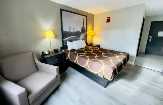 夏克佩温德姆速 8 酒店