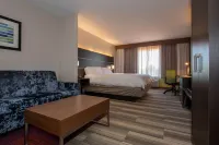 Holiday Inn Express & Suites Kansas City-Grandview Hotels in Raymore