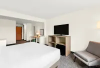 Spark by Hilton Springfield Southwest Hotels near Sherwood Plaza
