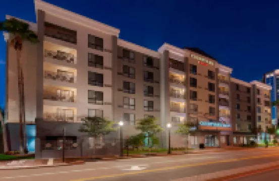 คอร์ทยาร์ดบายแมริออท แทมปา ดาวน์ทาวน์ โรงแรมใกล้Tampa Museum of Art