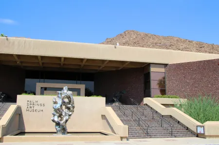 Courtyard Palm Springs Отели в г. Палм-Спрингс