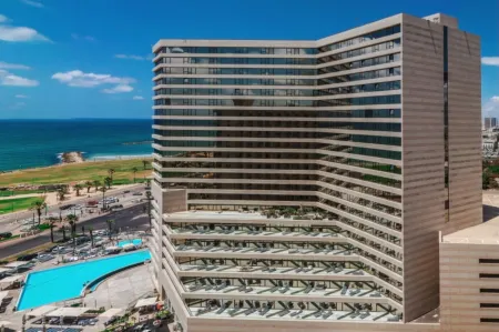 InterContinental Hotels David Tel Aviv Отели рядом с достопримечательностью «Белый город»