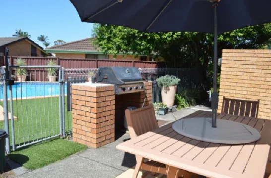 歐卡爾港金鍊花汽車旅館