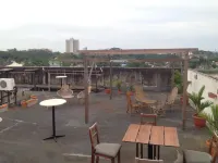 Woodpecker Lodge, Kuching Hotels near Sarawak Stadium