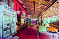 The Bananas Bungalows & Restaurant