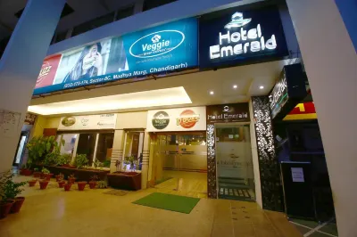 Hotel Emerald Hotel a 