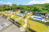 Morris Resort Tohginbow - Pools