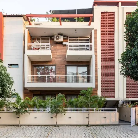 Tim Sector 51, Artemis Hospital 1 Min Walk, Fortis & Medanta 4 Mins Drive