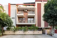 Tim Sector 51, Artemis Hospital 1 Min Walk, Fortis & Medanta 4 Mins Drive Hotels in 