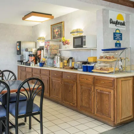 Days Inn by Wyndham Pontoon Beach