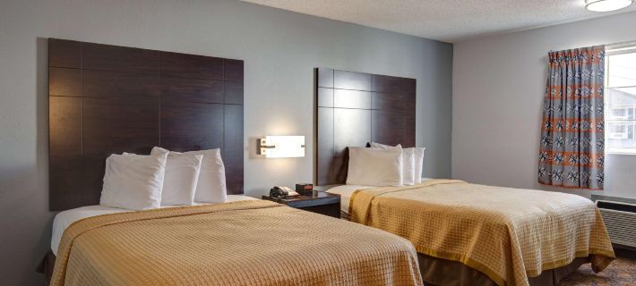 Howard Johnson by Wyndham Branson Theatre District Hotels in Branson