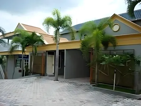 Hotel Cendrawasih Отели в г. Patrang