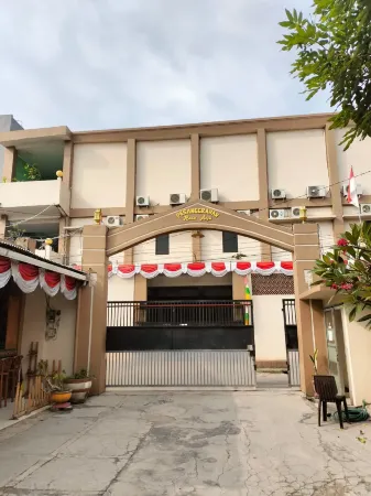 Four Hostel Отели в г. Way Halim Permai