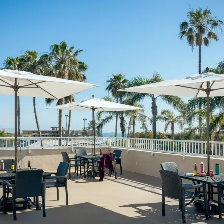 PB Surf Beachside Inn Отели рядом с достопримечательностью «Пасифик-Бич»