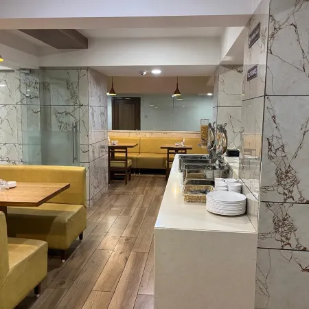 Hotel Golden Plaza