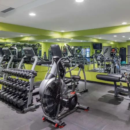 Super 8 by Wyndham Winnipeg West