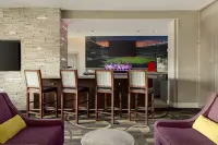 La Quinta Inn & Suites by Wyndham Arlington North 6 Flags Dr - bar