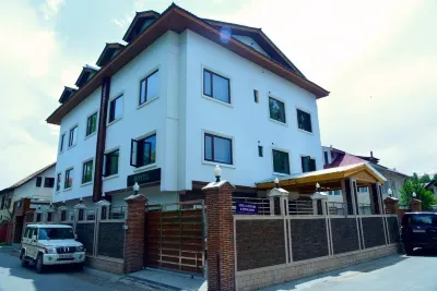 Hotel Blossoms Hotels in Raj Bagh