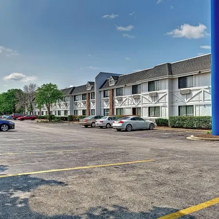 Motel 6 Glenview, IL - Chicago North