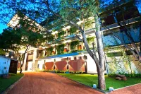 The Lake Forest Hotel - bar