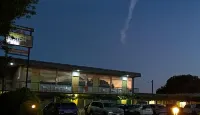 Memphis Motor Inn - parking