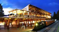 Alishan Shermuh International Tourist Hotel - parking
