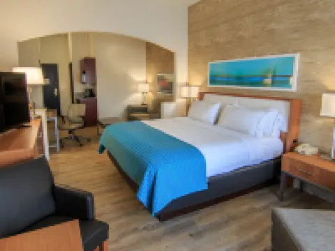 Holiday Inn Express & Suites Farmington by IHG Hotels in St. Francois Township