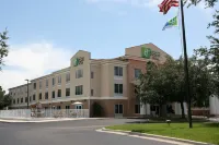 Holiday Inn Express & Suites Brooksville West Hotels near Weeki Wachee Springs State Park