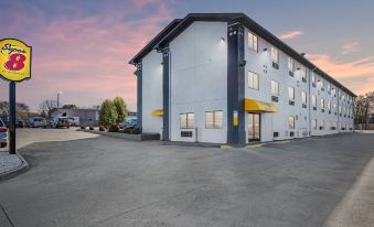 Super 8 by Wyndham Johnson City