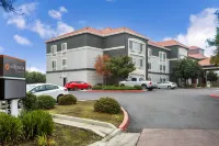 La Quinta Inn & Suites by Wyndham Visalia/Sequoia Gateway Hôtels à proximité de : Fresno Pacific University Visalia Campus