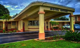 Nassau Holiday Motel