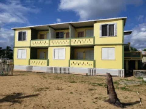 Pal's on the Beach - Dangriga, Belize Hotels in Dangriga