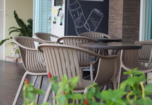 [프롬숙 호텔의 도시 중심부 입구 전경]