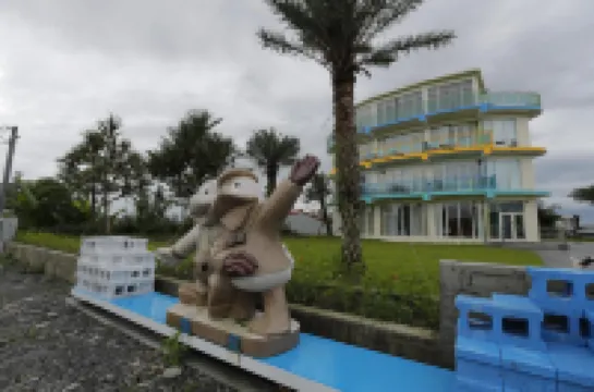 The Riverview Retreats