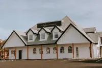 The Four Daughters Hotels in Coarsegold