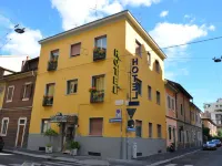 Hotel Dover Các khách sạn gần Ga Lanza